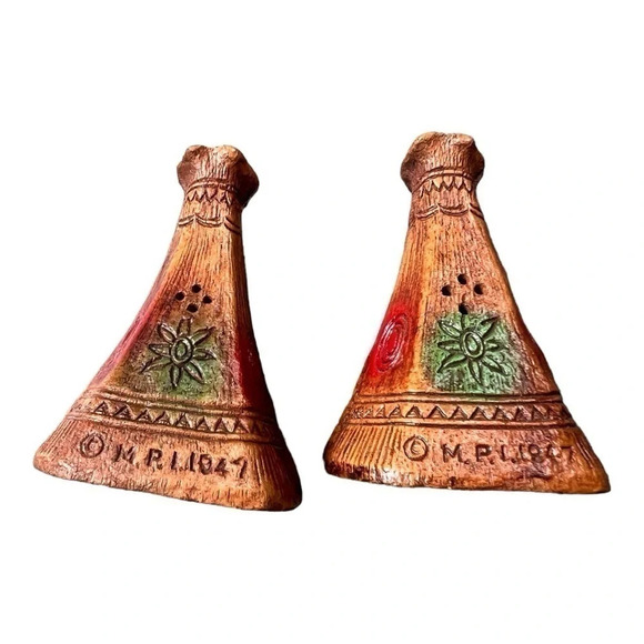 Vintage Wood Resin Teepee Wigwam Salt and Pepper Shaker MPI 1947. - Picture 3 of 5